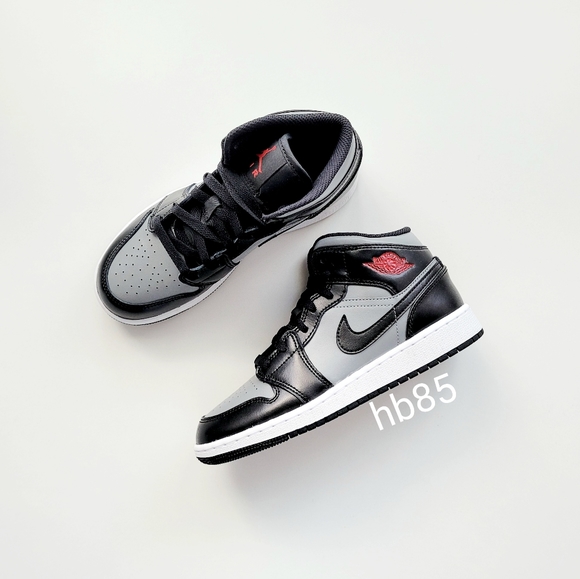 Nike Air Jordan 1 Mid Black Gym Red Particle Grey (GS) Youth 6 - Picture 2 of 6